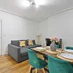 1 Bedroom Apartment Monge II Up To 4 Guests With Netflix